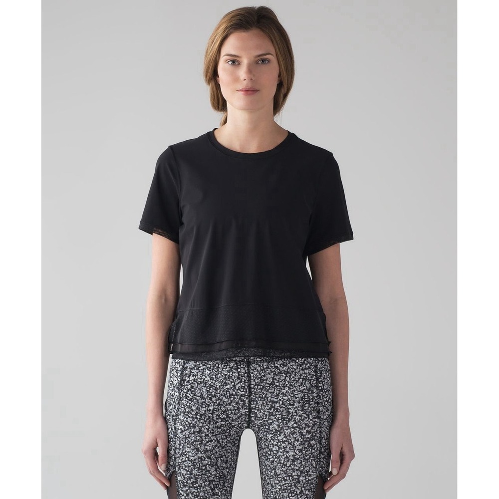 Lululemon Sole Training Short Sleeve Black Women's Size 8 Activewear Workout